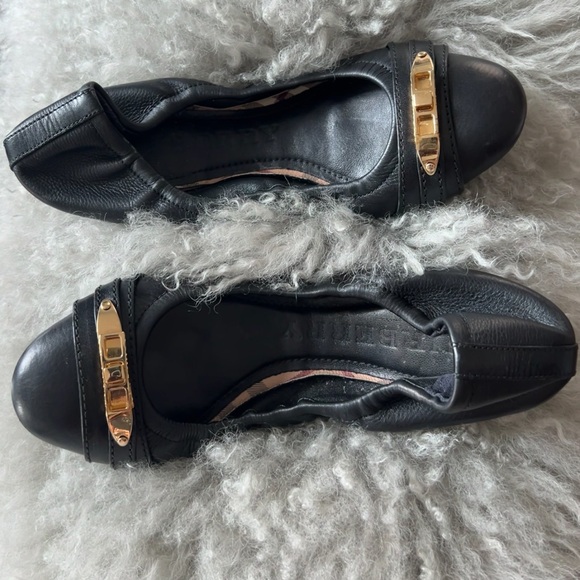 AUTHENTIC BURBERRY BALLERINA FLAT SHOE W/ ADORNED WITH GOLD BUCKLE - Picture 7 of 9